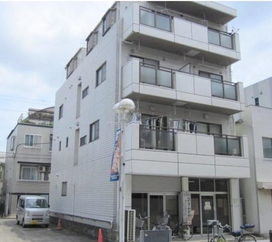 建物外観　南向きでオートロック