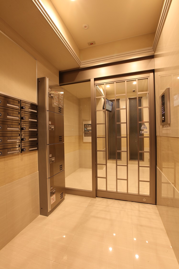 エントランス　防犯カメラ・オートロック完備