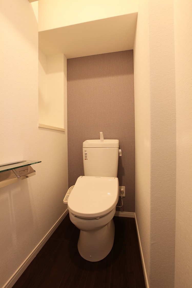 トイレ　ウゥシュレットに小物置スペース