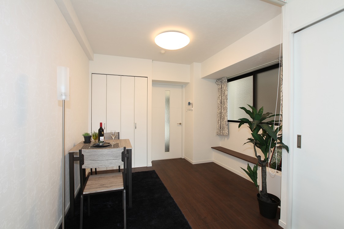 ロビー　可動式棚で収納上手