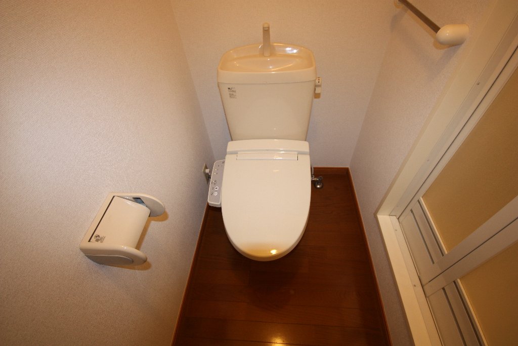 【福山市神辺町大字新道上のアパートのトイレ】