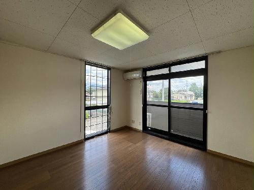 居室・リビング　現状優先。設置は現地と異なる可能性があります。