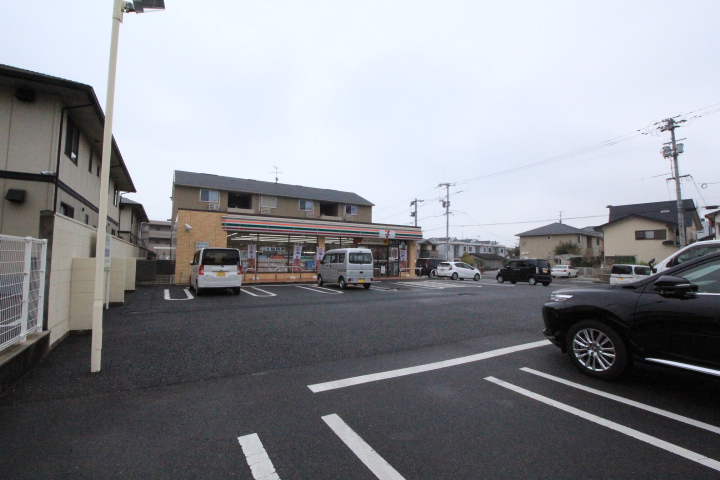 コンビニ　セブンイレブン倉敷児島下の町9丁目店（コンビニ）まで496m