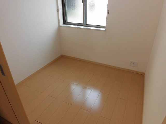 その他部屋・スペース　北側2.8帖洋室。