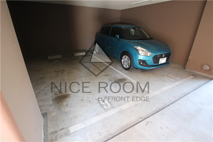 駐車場　インボイス十三東レジデンス　駐車場