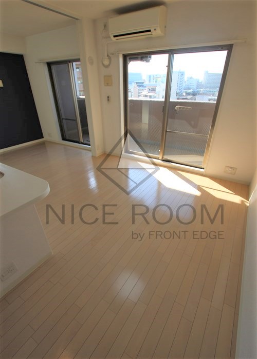 居室・リビング　インボイス十三東レジデンス　リビング