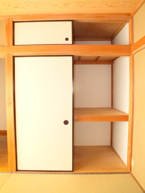 収納　押入２階和室８帖