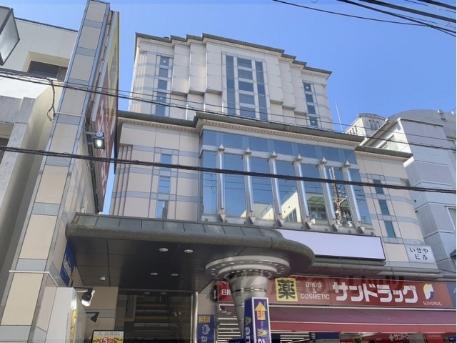 奈良市角振町のマンションの建物外観