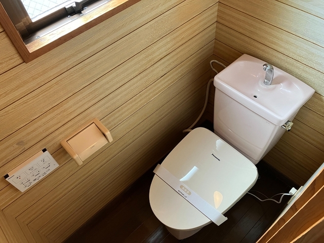 トイレ　２０２　温水洗浄暖房便座トイレ