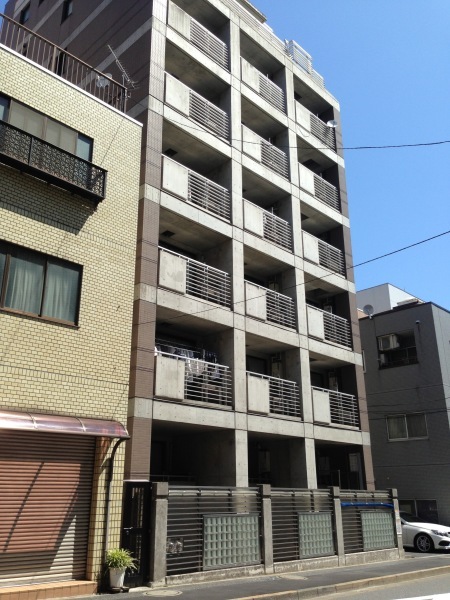 千代田区九段南のマンションの建物外観