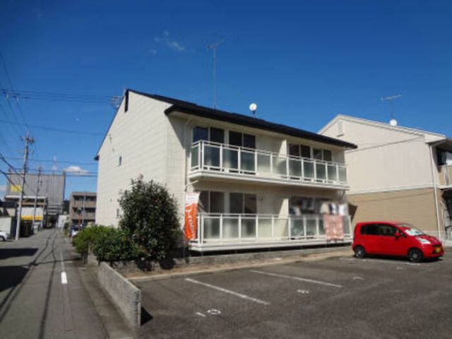 犬山市松本町のアパートの建物外観