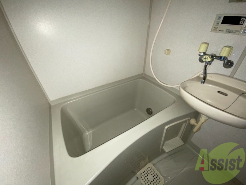 バス・シャワールーム　１人暮らしにはピッタリのサイズ感ですね！