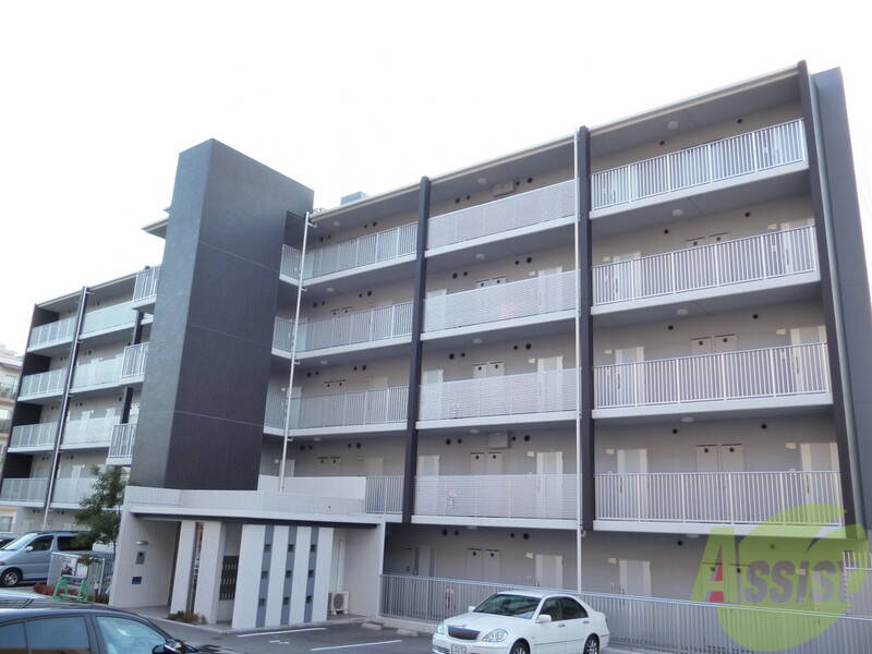神戸市須磨区車のマンションの建物外観