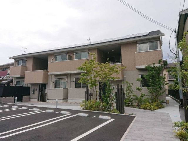 京都市西京区川島粟田町のアパートの建物外観