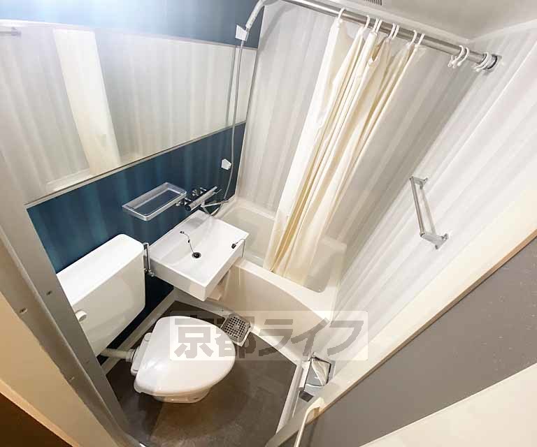 バス・シャワールーム　清潔感のある浴室です。