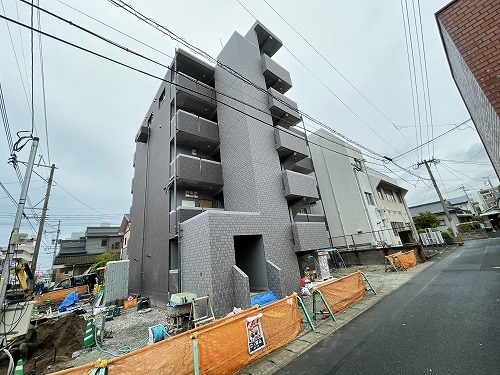 【鹿児島市小松原のマンションの建物外観】