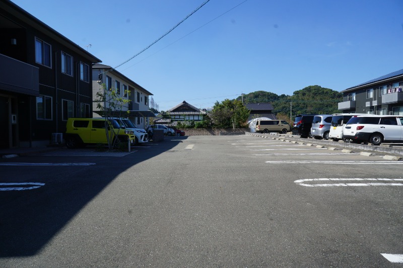 【糟屋郡久山町大字久原のアパートの駐車場】