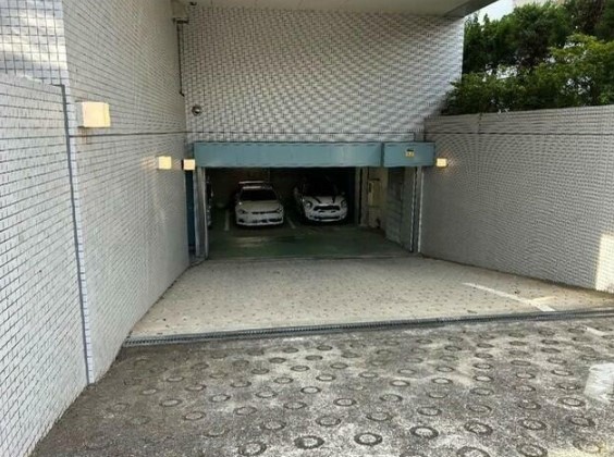 【松戸市二ツ木のマンションの駐車場】