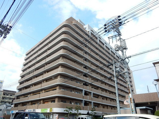 岡山市北区清輝橋のマンションの建物外観