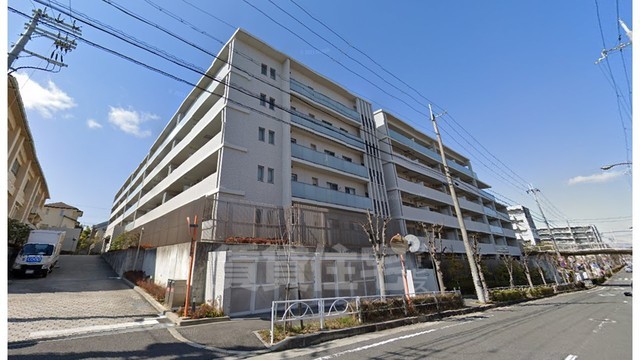 奈良市右京のマンションの建物外観