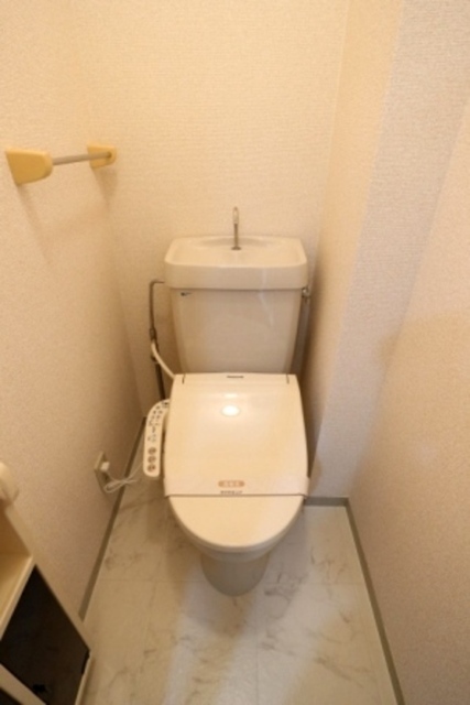 トイレ　温水洗浄暖房便座