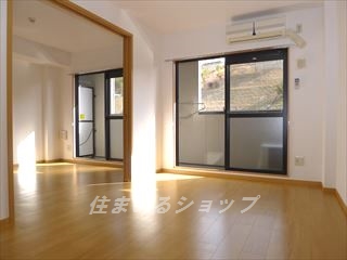 【広島市安佐北区深川のマンションの居室・リビング】