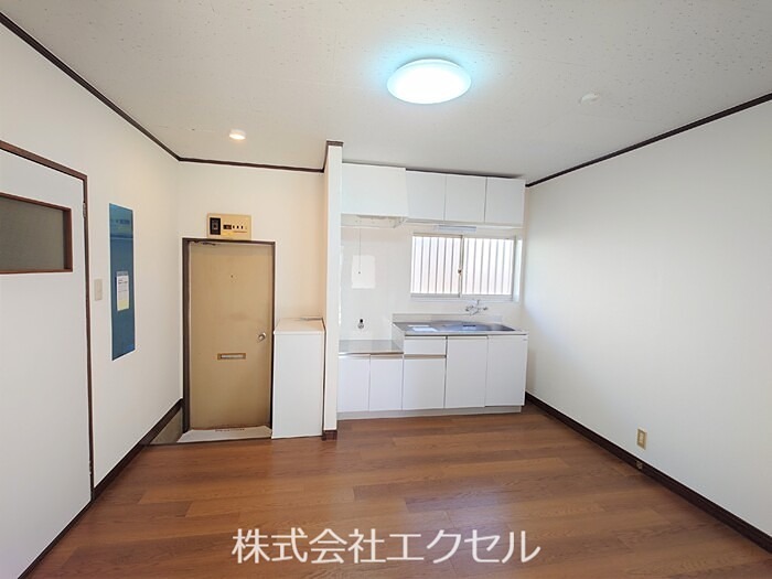 居室・リビング　フローリングの室内です。