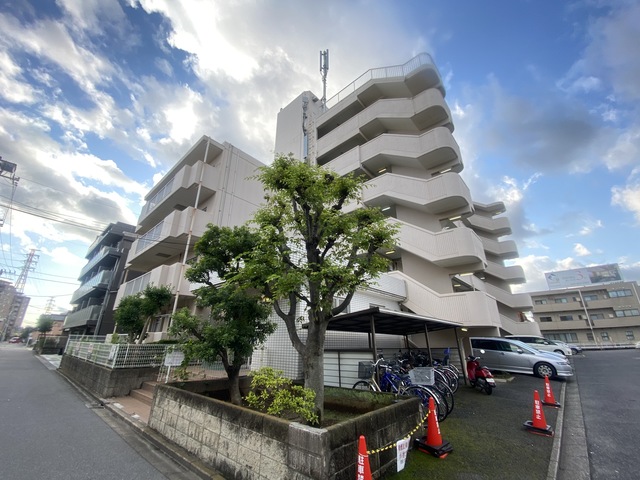 【船橋市印内町のマンションの建物外観】