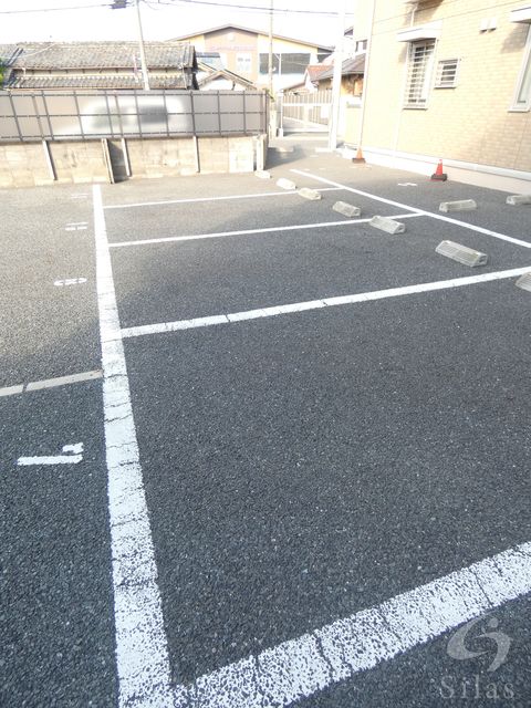 【堺市北区金岡町のアパートの駐車場】