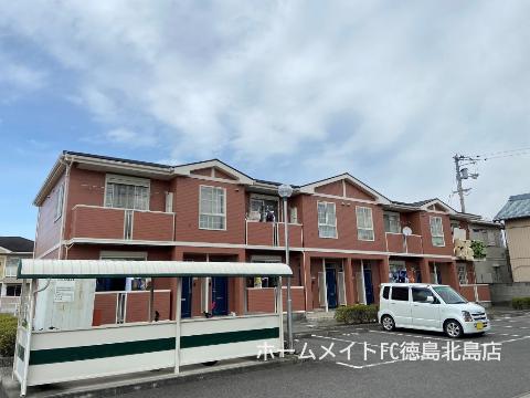 板野郡藍住町矢上のアパートの建物外観