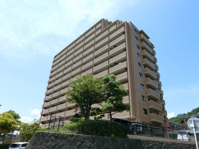 広島市東区牛田早稲田のマンションの建物外観