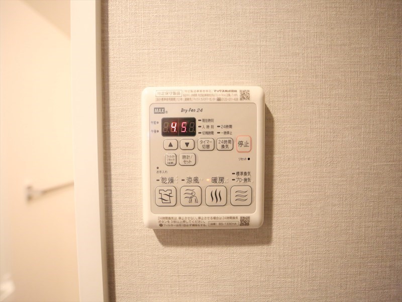 その他設備　浴室暖房乾燥機付き