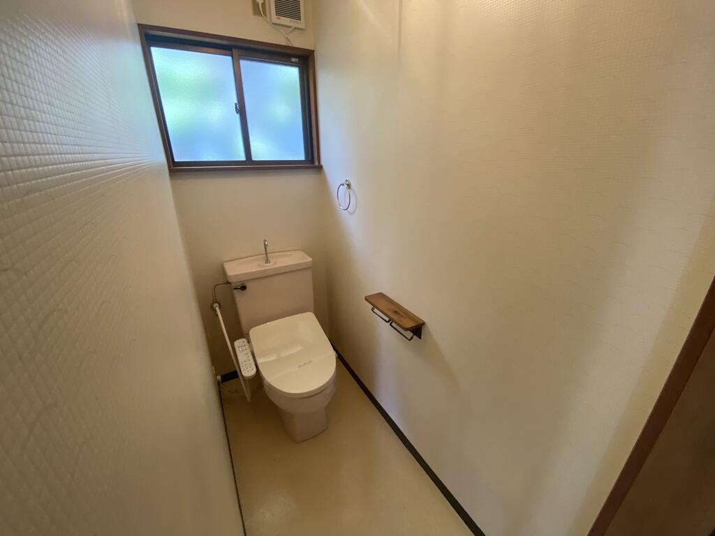 ＪＲ宇野線 宇野駅 徒歩65分 2階建 築59年のトイレ写真