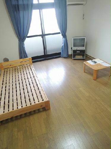 居室・リビング　家具も備え付け