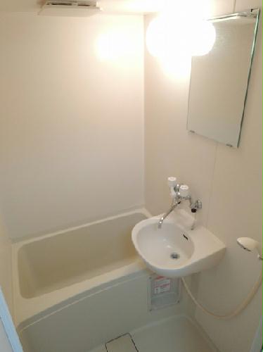 バス・シャワールーム　洗面一体型の浴室