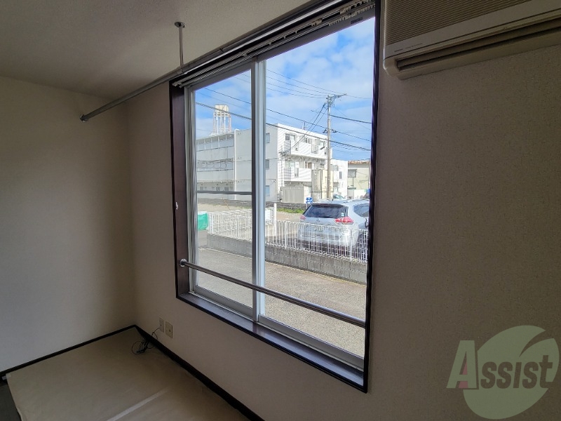 バルコニー　室内物干しもありますので雨の日でも安心。