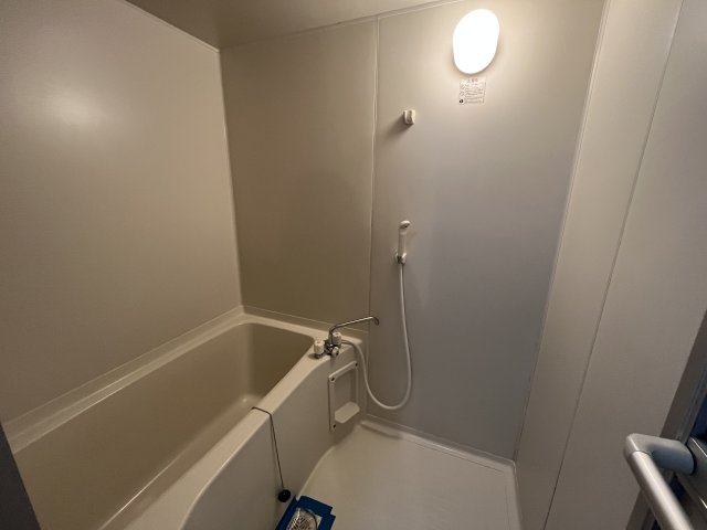 バス・シャワールーム　※違う号室の写真です。