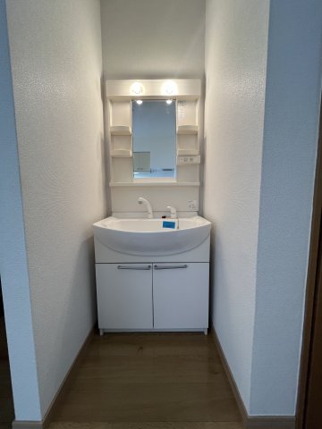 洗面設備　※違う号室の写真です。