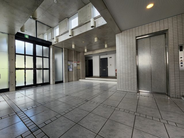 エントランス　詳細は、RISUMO江坂本店までお問合せください♪