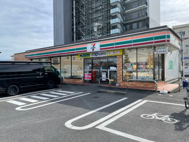 中学校　桑名市立明正中学校（中学校）まで815m