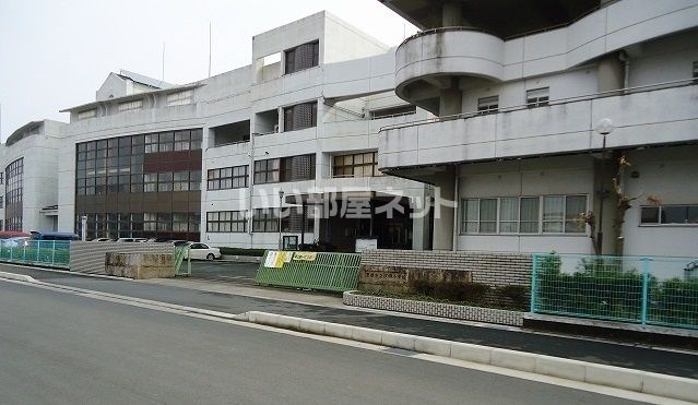 小学校　豊橋市立汐田小学校（小学校）まで855m