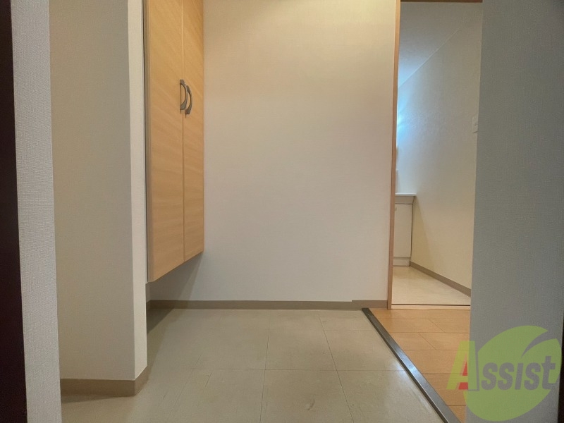 玄関　玄関の様子です。明るい印象ですね。気分もあがりそう。