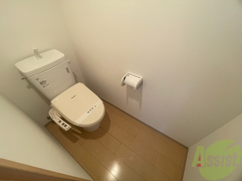 トイレ　こちらはトイレです。清潔感があり、安心して使用できます。