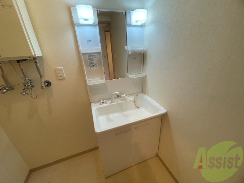 洗面設備　洗面台。身支度にはかかせないですよね～。