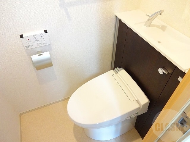 トイレ　温水洗浄便座