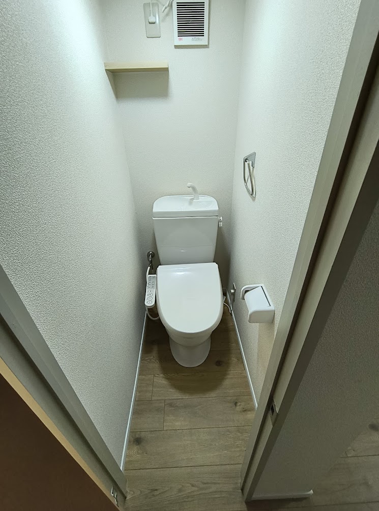 トイレ　温水洗浄便座