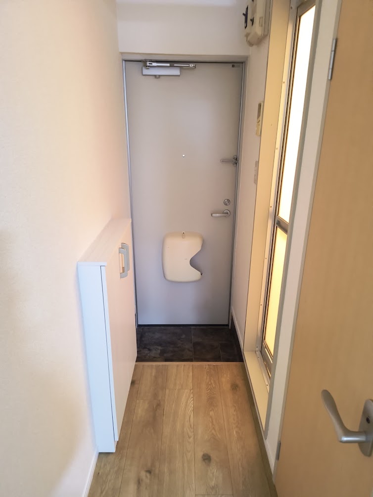 玄関　玄関にはシューズボックスがあります