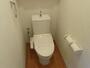 トイレ　温水洗浄便座付きのトイレです。