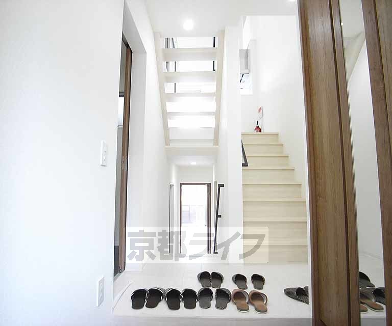 その他部屋・スペース　玄関からの眺望。デザイン性が高く玄関だけでもおしゃれな...