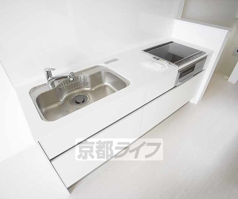 キッチン　ワイドサイズのシステムキッチンが入っています